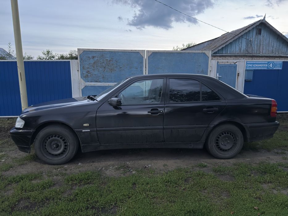 Продам машину мерседес С180