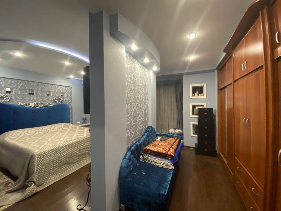 Продаётся квартира 3 комнатная метро Космонавтов