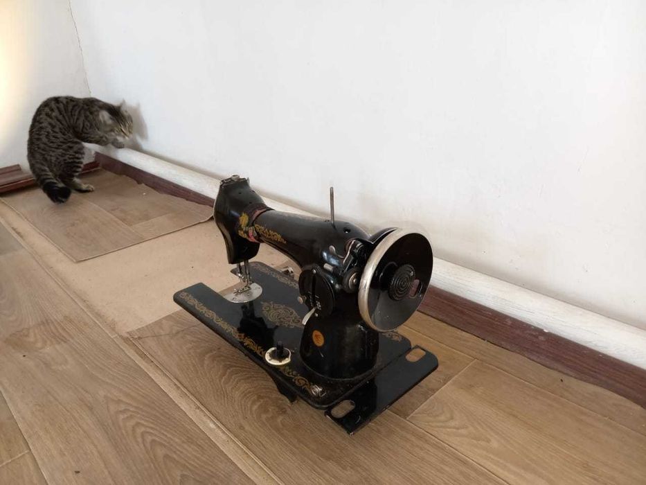 Продам швейную машину