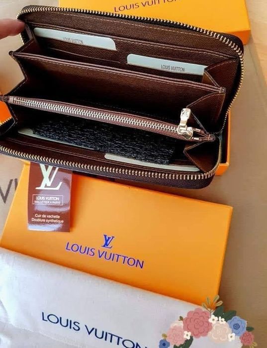 Portofel Louis Vuitton piele, cutie, saculet inclus