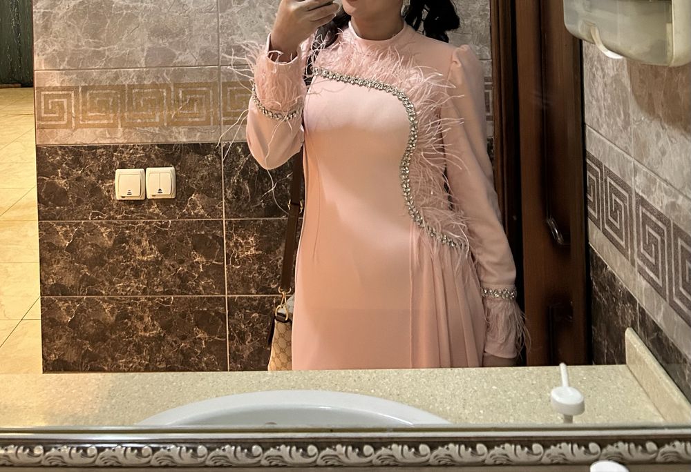 Нежно-розовое платье