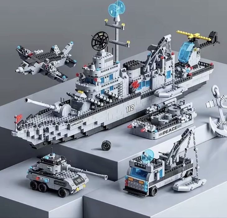 Конструктор 6 в 1 Военен кораб 1560 части за сглобяване