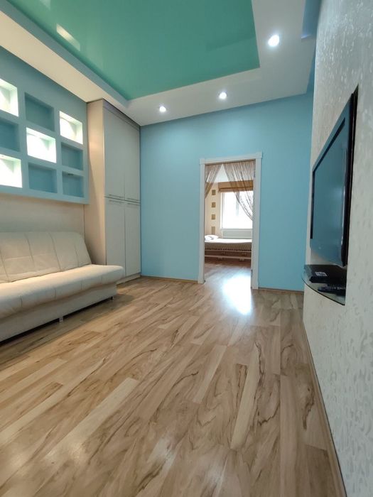 Фархадский рынок, трехкомнатная на втором этаже