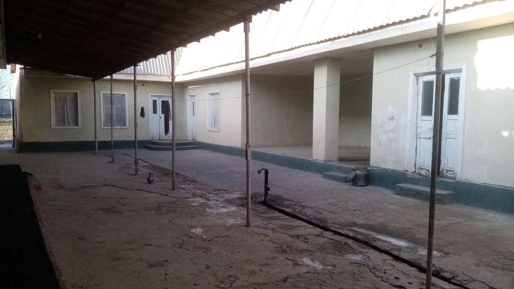 Uy sotiladi narxi 40000$