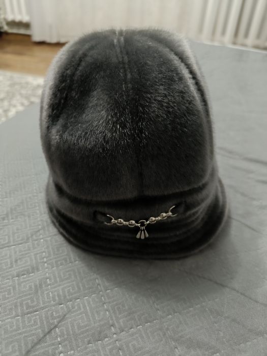 Женская ветровка и шляпка