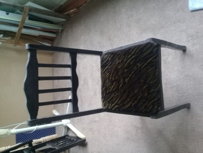 Мебель-стул изготовлено из дерева