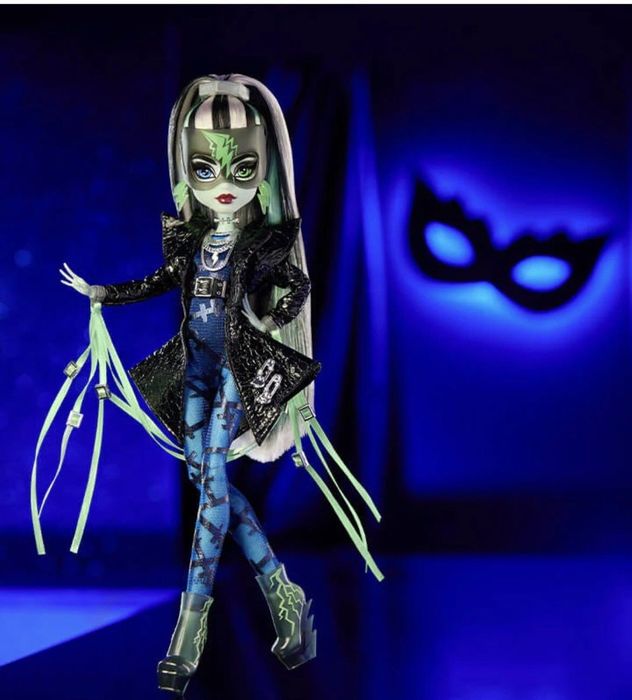 Haunt couture midnight runway Frankie Stein Doll Monster High