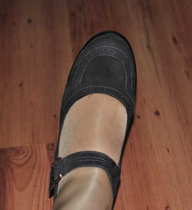 Туфли  из натуральной замши темно-серые, Nursace.