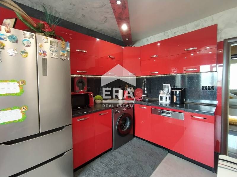 Продава се Тристаен апартамент в Варна, Владислав Варненчик - 81 кв.м за 2210 €/кв.м - Снимка #3