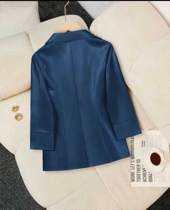 Елегантен сатенен костюм