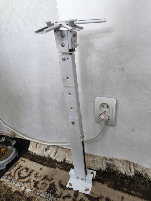 Продам кронштейн для проектора