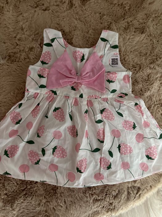 Яркое детское платье