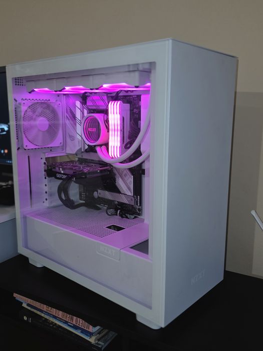 Бял Creator PC настолен компютър Asus ROG i7-11700KF | 32GB RAM | GTX 1650 | 1TB SSD + 2TB HDD