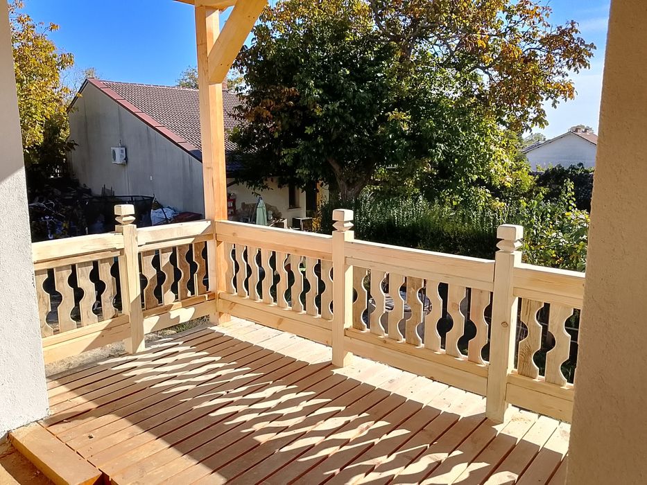 Алуминиеви, стъклени и дървени парапети