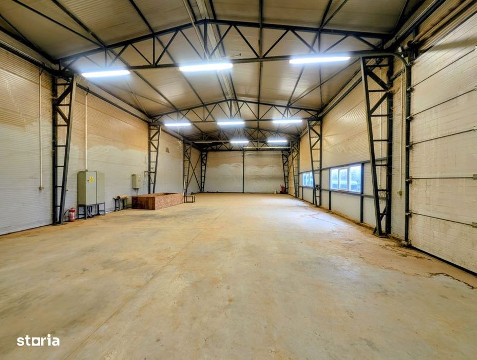 Hala de productie + casa de locuit, cu teren generos - in Hodis, comun