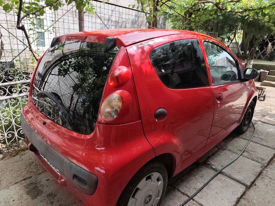 Vând Peugeot 107