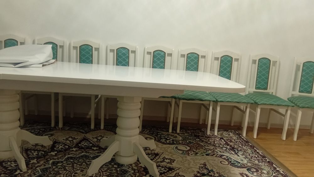 Стол и стулья срочно