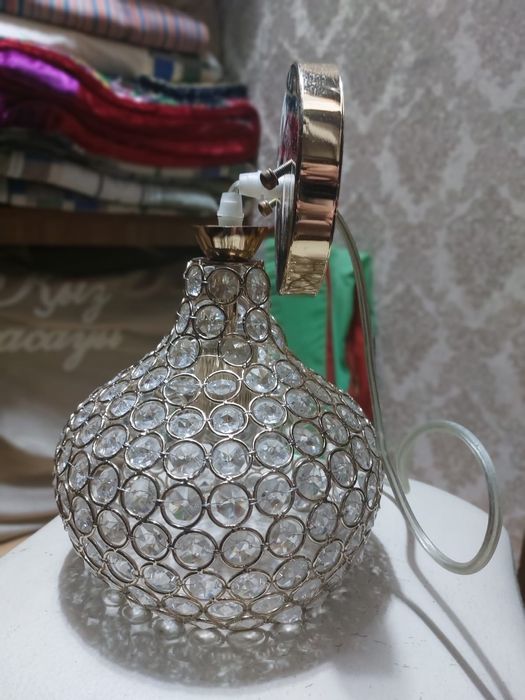 Продам маленькую люстру