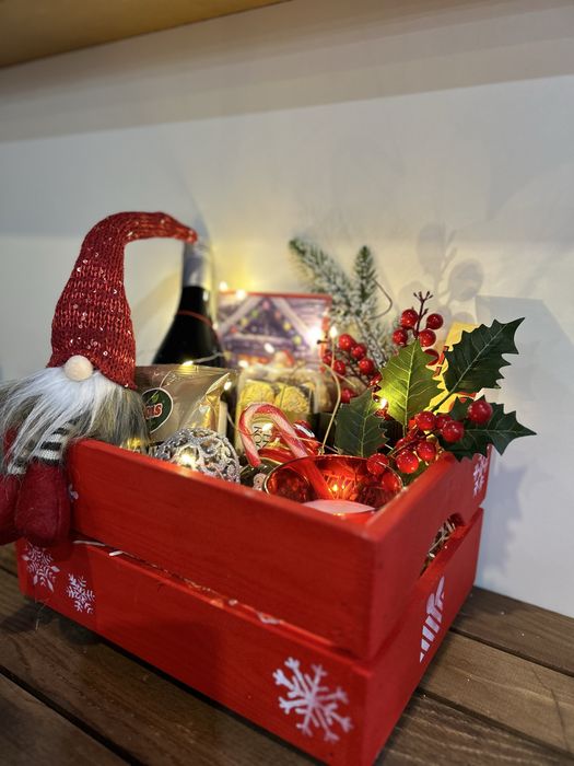 Дървена щайга за корпоративни коледни подаръци