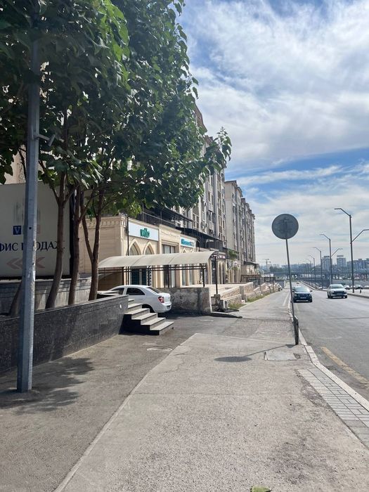 Срочно коммерческое помещение Махтумкули первая линия