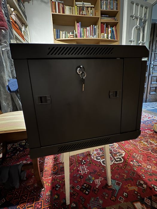 Vând rack dulap metalic pentru echipamente IT , DVR