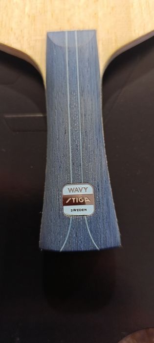 Професионално дърво за тенис на маса Stiga Wavy Fiber Carbon.