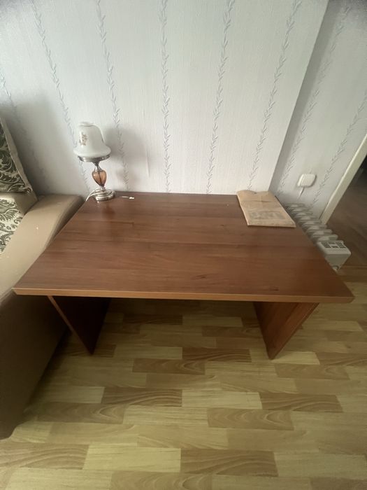 Стол письменный в хорошем состоянии