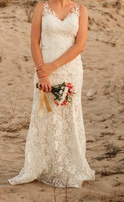 Продава се сватбена рокля