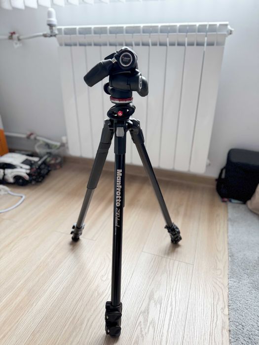Продавам статив Manfrotto в перфектно състояние.