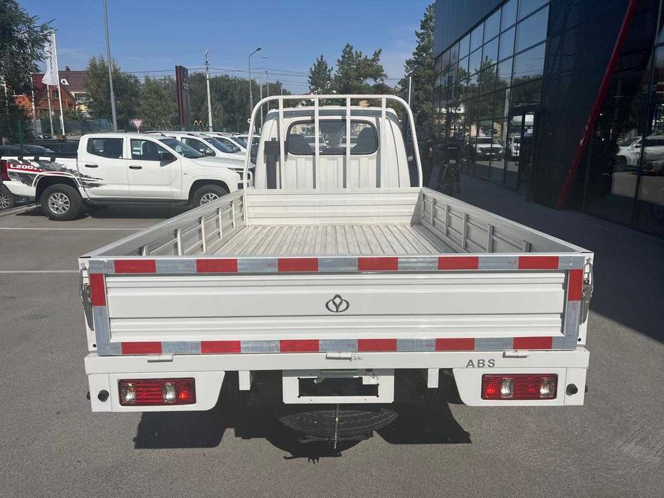 Продам грузовик KYC D5 (King cabine)