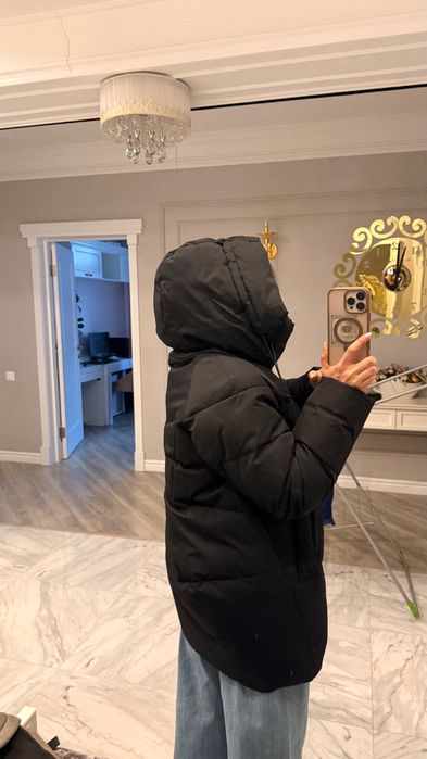 Пуховик черного цвета
