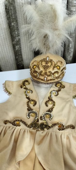 Продается костюм для девочек