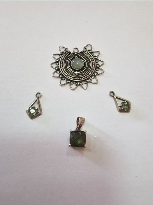 Серебряные подвески с хризолитом