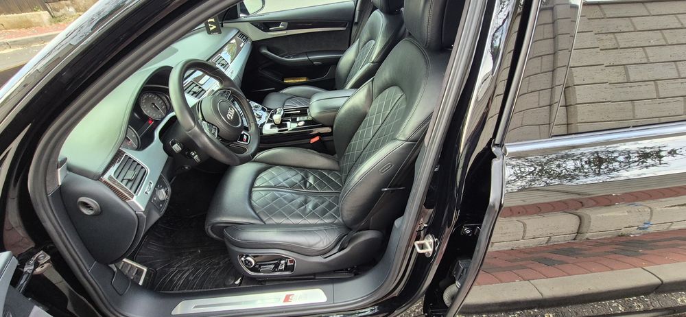 Audi S8 Plus Carbon Ceramic Alcantara