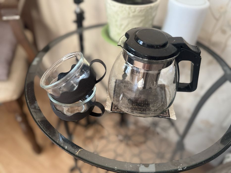 Заварник с двумя чашками