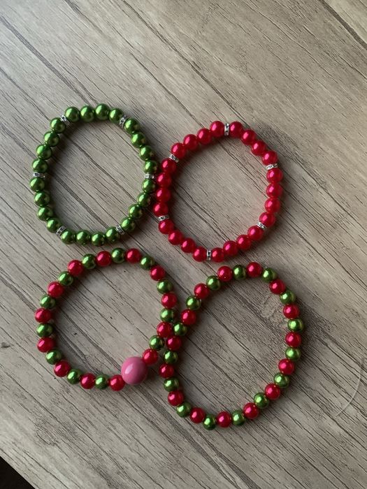 Браслеты из бусин, для девочек, красивые, разного цвета.