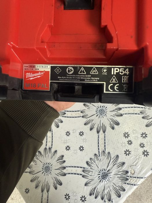 Акумулаторна лампа MILWAUKEE M18PAL