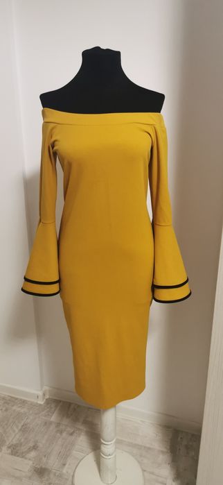 Rochie cu maneci clopot