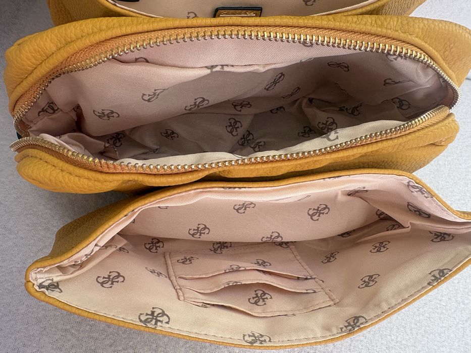 Дамска чанта Guess