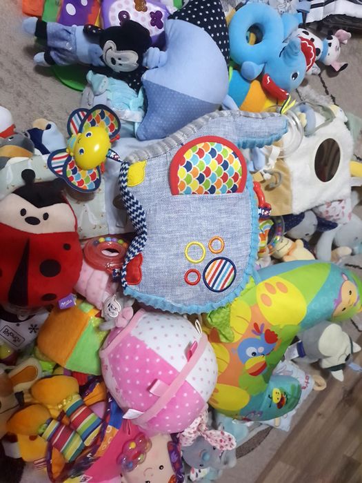 Vând lot jucarii bebe