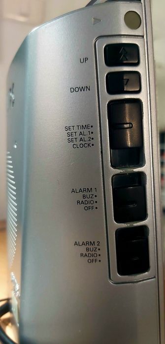 Radio Ceas Philips Mirror – Afișaj Mare, Design Elegant, Dual Alarm