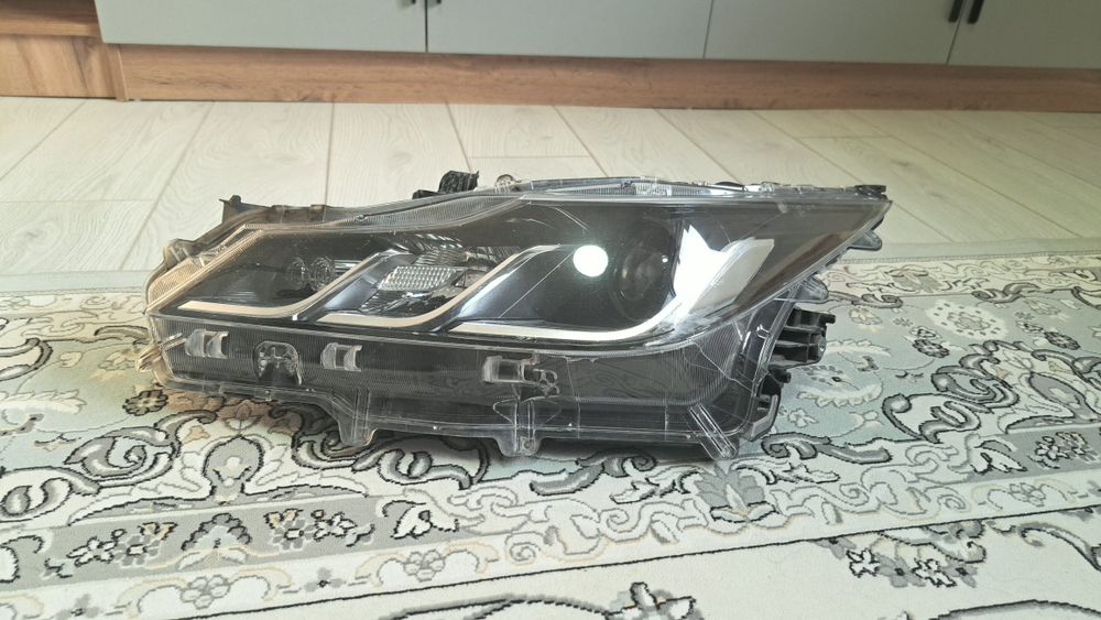 Toyota Corolla фара e210