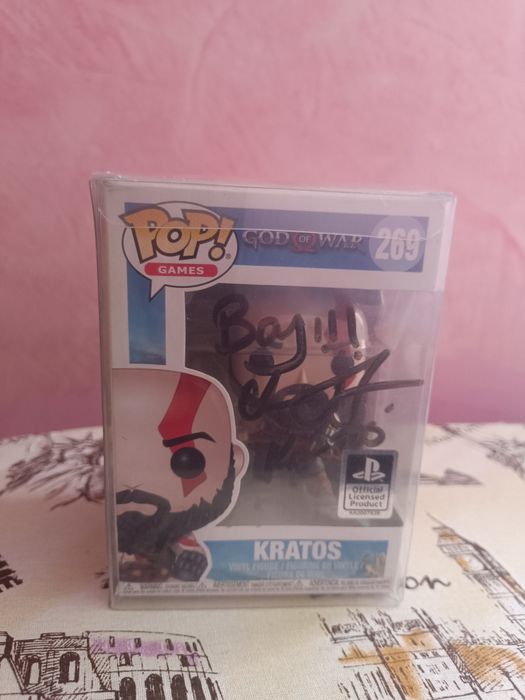 Подписана funko pop фигурка на Kratos