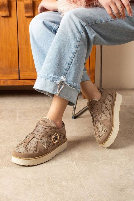 Adidași dama tip Ugg Guess