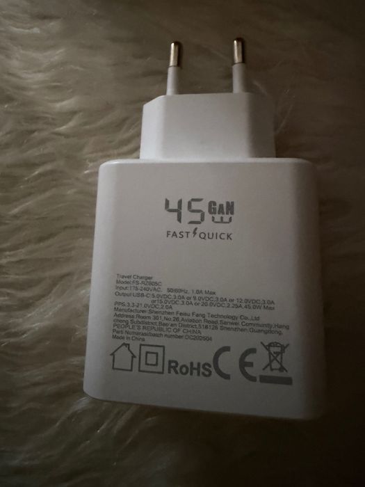 Зарядно и кейс за IPhone