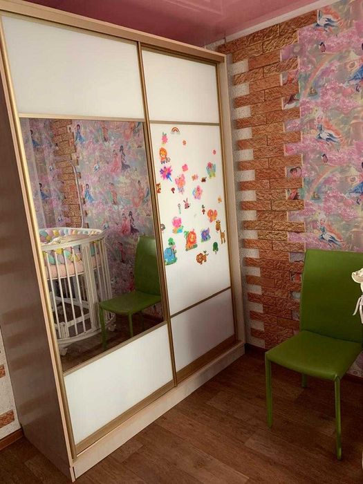 Продается  2 ком. Район 8 школы