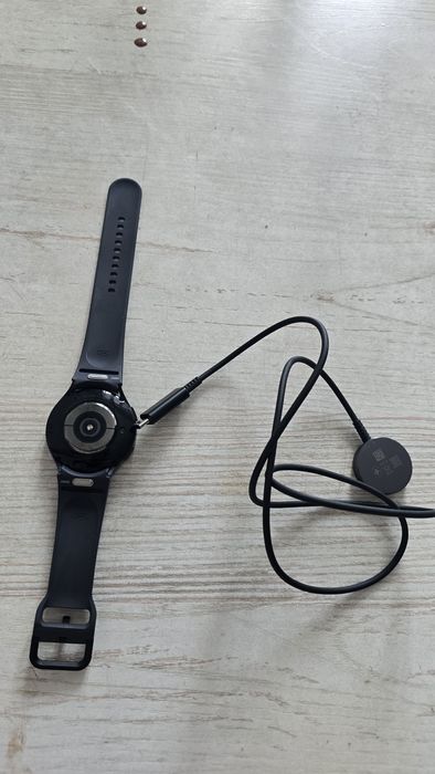 СРОЧНО! продам часы самсунг Watch 6