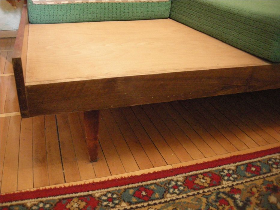 2 кушетки, дерево. производство Румыния