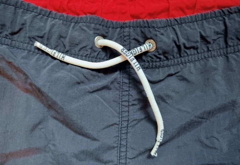 Pantaloni scurți Tommy Hilfiger.