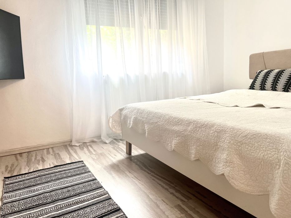 Persoană fizică închiriez ap 3 camere, Et 1, stația Fortuna. A.Vlaicu